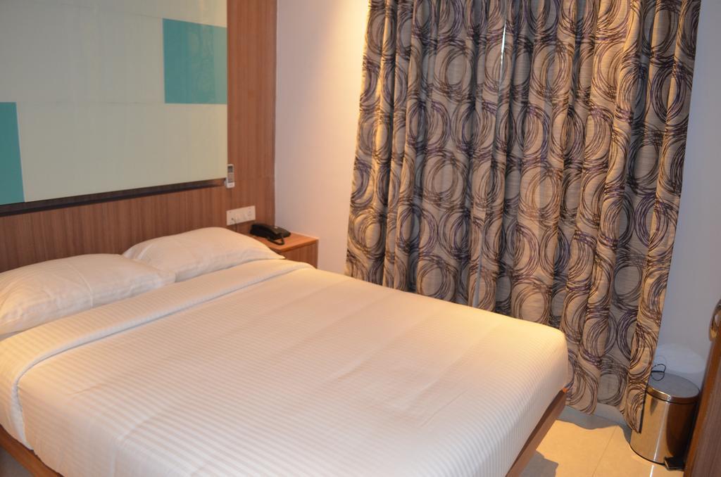 Itsy Hotels Hiland Suites بنغالور الغرفة الصورة